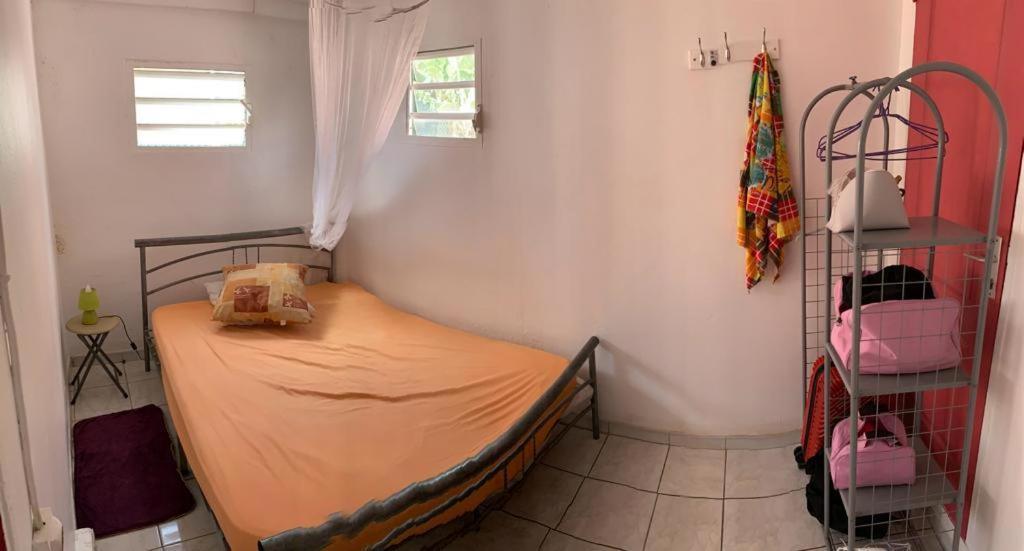 Maison Exurville Le Robert Luaran gambar