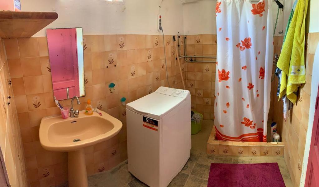 Maison Exurville Le Robert Luaran gambar