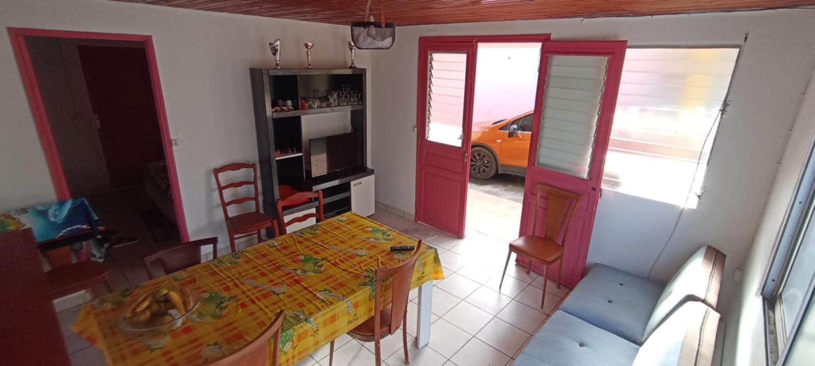 Maison Exurville Le Robert Luaran gambar